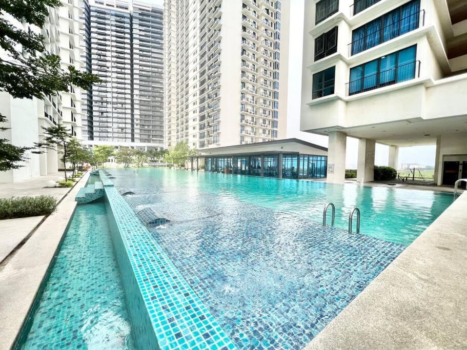 B Setia Alam 1-5 Pax Cozy Home Wifi&Tv Studio 3 Beds Trefoil Shah Alam Dış mekan fotoğraf